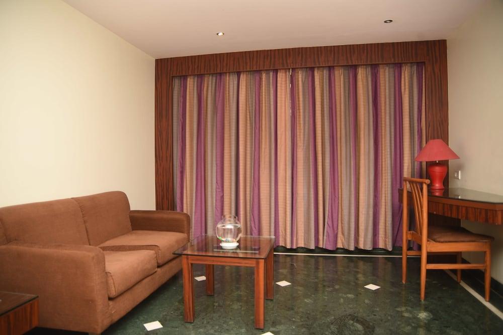 Hotel Maurya Bangalore Ngoại thất bức ảnh