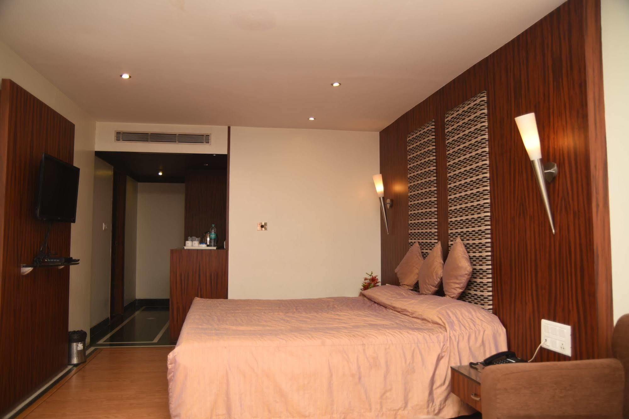 Hotel Maurya Bangalore Ngoại thất bức ảnh